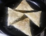A picture of step 5 of Aloo ke samosay.