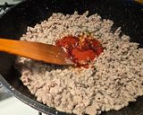 Egyserpenyős tejszínes-darált húsos tészta recept fázis 2 fotója