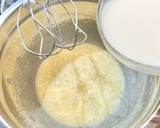 Foto del paso 3 de la receta: Pastel de plátano y dulce de leche con cobertura crujiente
