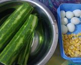 Foto langkah ke 1 dari resep Sayur Bening Oyong telur puyuh.