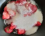 Foto langkah ke 2 dari resep Korean Strawberry Milk.