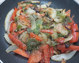 Foto del paso 2 de la receta: Filetes de pollo con verduras a la plancha al toque de orégano