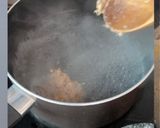A picture of step 2 of Kaeng Liang (Thai Spicy Mixed Vegetable Soup).