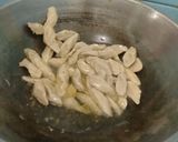 Foto langkah ke 3 dari resep Kwetiau Goreng Tek Tek.