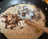 A picture of step 4 of Creamy Shrimp and Mushroom Fettuccine.