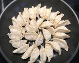 A picture of step 4 of Chicken and Tomato Gyoza.