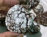 Foto langkah ke 8 dari resep Chocolate Crinkle Cookies, No margarin.