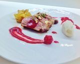 Foto del passaggio 7 della ricetta Petto d'anatra con salsa di lamponi, pùrè di patata americana e mela al tegame