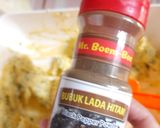 Foto langkah ke 3 dari resep Simple Garlic Bread.