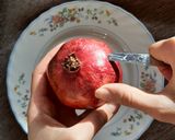 عکس مرحله 3 از دستور برش راحت انار