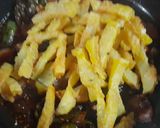 A picture of step 6 of Honey chilli potato.