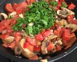 Foto del paso 2 de la receta Tagliatelle súper sabroso con champis, tomates y hierbas frescas 😀