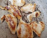A picture of step 3 of My grilled Chicken burger with Bonfire smoked Chedder cheese.😘.