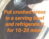 A picture of step 2 of 4 ingredients Oreo dessert.