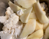 Foto del paso 1 de la receta Crema de coliflor con pera y queso azul