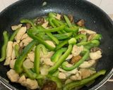 Hình bước làm 3 của món Ức gà xào ớt chuông xanh [Eat clean - Lose weight]