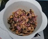 Foto langkah ke 2 dari resep Kebab Roti with Mushroom Sauce.
