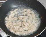 Foto langkah ke 2 dari resep 193. Indomie Goreng Ayam Sambal Geprek.