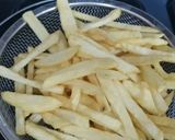 A picture of step 3 of Restaurant style cheese fries.