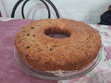 Budín suave de frutas glaseadas  con pasas de uva