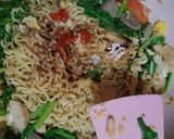 Foto langkah ke 2 dari resep Indomie goreng masak tek tek.