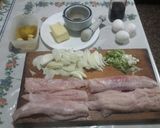 Foto del paso 1 de la receta: Pescado al estragón y tomillo sobre cebollas a la manteca