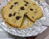 A picture of step 8 of Giant KitKat chocolate chip cookie without oven.