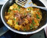 A picture of step 19 of Cabbage curry with green peas nd potato.