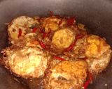 Foto langkah ke 4 dari resep Tumis telor ceplok kecap.
