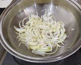 Foto langkah ke 1 dari resep One Pot Mushroom Pasta.