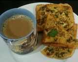 A picture of step 5 of Qeema Omelette Toast😋🍞☕.