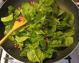 Sajtkrémes-spenótos töltött gomba recept fázis 3 fotója