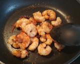 Foto del paso 6 de la receta: Tostas de patacón con guacamole y gambas
