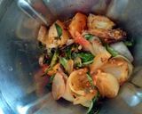 A picture of step 2 of Cup idli.