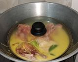 Foto langkah ke 4 dari resep Ayam Bumbu Kuning.