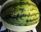 A picture of step 2 of HOW TO MAKE A WATERMELON BASKET:.