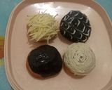 Foto langkah ke 7 dari resep Donat Empuk Coklat Glaze.