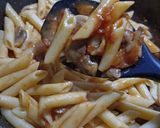 A picture of step 4 of Penne ai funghi (Penne in Mushroom Sauce).