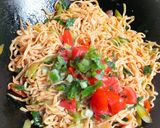 Foto langkah ke 5 dari resep Mie Goreng Batang Talas.
