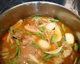 Hình bước làm 5 của món Cà Ri Gà với hộp nấu cari Roi Thai
