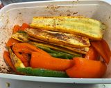 Une image de l'étape 9 de Poivrons bicolores et courgettes jaunes grillés aux épices.