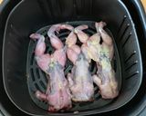 Hình bước làm 1 của món Ếch Xào Sả Ớt
