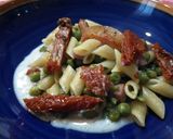 Foto del passaggio 2 della ricetta Mezze penne rigate ai pisellini