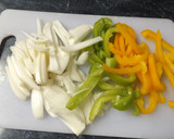 Foto del paso 1 de la receta: Patatas, pimientos y cebolletas horneadas