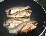 Hình bước làm 3 của món Cá đổng chiên muối sư