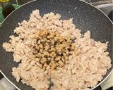 Foto langkah ke 2 dari resep Ayam Jamur Tumis (Isian Bacang).