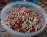 Foto del paso 1 de la receta: Ensalada de surimi con 4 ingredientes