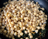 Foto del paso 7 de la receta: Espinacas con garbanzos