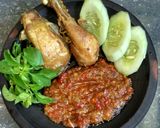 Foto langkah ke 6 dari resep Ayam Goreng Sambel Lalapan.