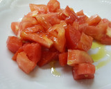 Foto del paso 2 de la receta: Ensalada de tomate y salmón